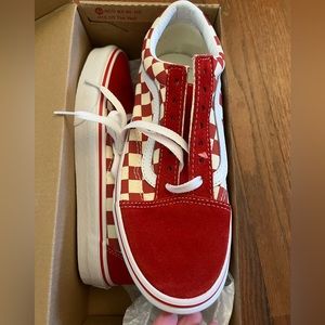 NIB Old Skool Vans. Red & White checkerboard. Size 6 (men’s) / 7.5 (women’s).